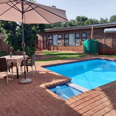 ואנדרביג'לפארק White Rose Guest House מראה חיצוני תמונה